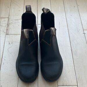 Blundstone Dark Leather Chelsea Boots